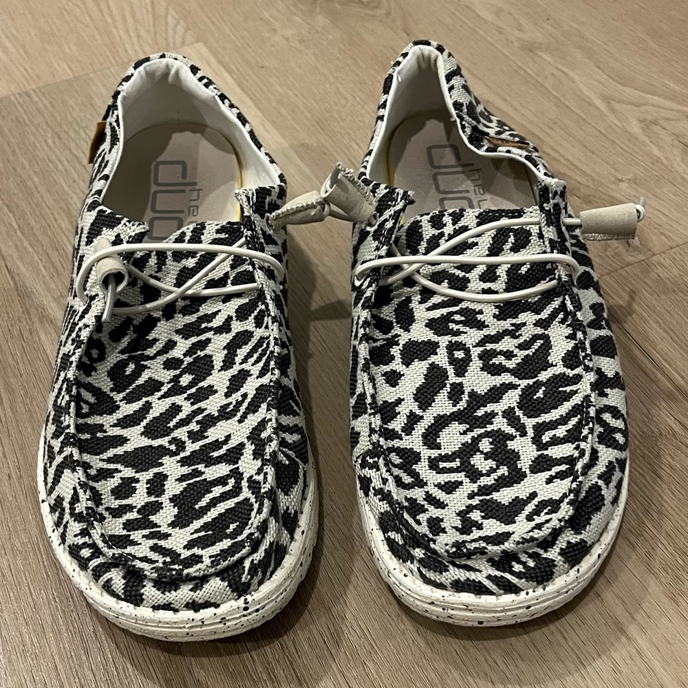 Hey Dude Wendy- Gray and black cheetah print slip on shoes